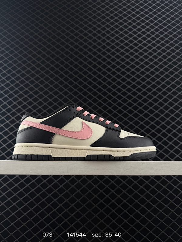 220 耐克NIKE DUNK LOW 扣篮系列 复古低帮休闲运动滑板板鞋采用脚感柔软舒适ZoomAir气垫有效吸收滑板等极限运动在落地时带来的冲击力 为街头运动者们提供更好的保护 尺码： 36 36