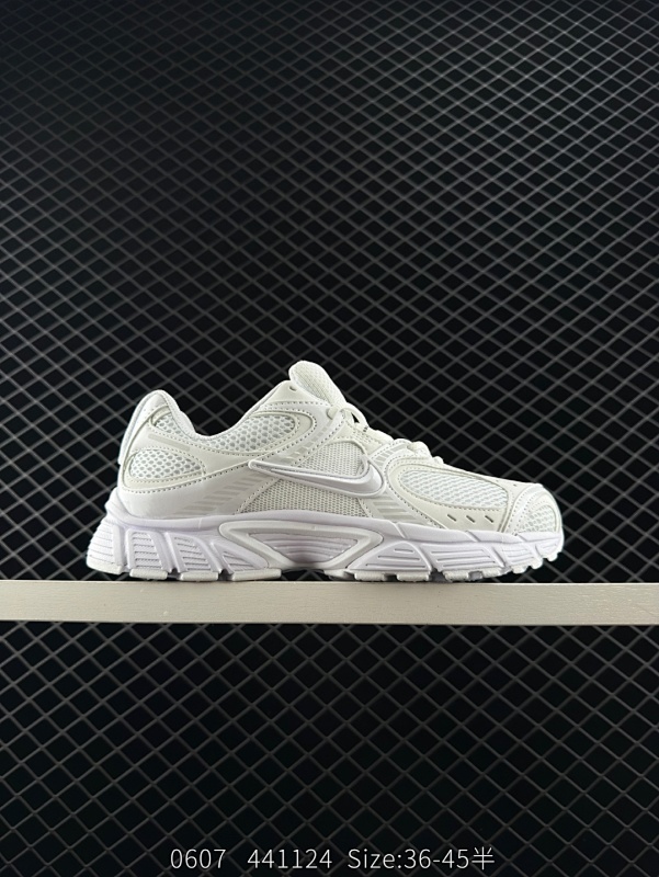 120 公司级✅Nike V5 RNR 耐克 舒适百搭防滑耐磨 低帮休闲鞋 鞋面是大网孔设计 透气性超强 夏天穿完全不会闷脚 特别适合现在这种天气 中底是泡棉材质 脚感特别舒适 走一天脚都不会累 而且