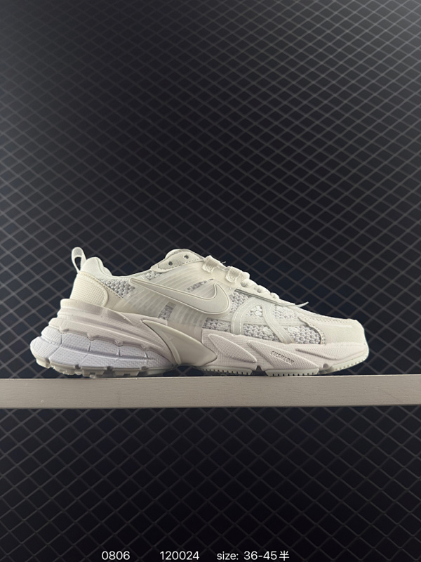 120 公司级✅耐克NIKE V2K RUN跑步鞋复古风潮 网面透气运动鞋 灰银紧致的鞋面材质提供良好的包裹性鞋侧 Swoosh以及鞋头部分搭配增添不少亮点的镀铬细节鞋垫上印有Bill Bowerma