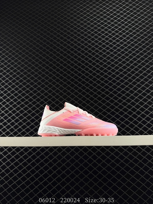 120 童鞋Adidas PureBOOST 阿迪达斯 爆米花缓震中底跑步鞋 鞋面以织编材质为基底 后及跟脚趾处融全入新设计 通过格网印刷支将撑材料于附鞋面上 货号：GY4121 尺码：30-35 编