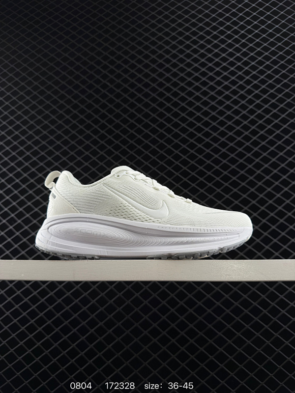 140 公司级✅Nike VOMERO 18 耐克 舒适减震防滑 低帮跑步鞋 全掌ReactX泡绵中底 前掌和后跟还配备了Air Zoom气垫单元 据说跑起来更快更舒适哦 这次最大的升级点 首次引入了