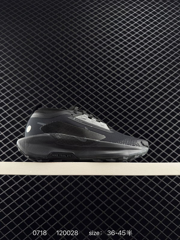 140 Nike REACTX PEGASUS TRAIL 5 GTX 越野跑步鞋 登月兼顾迅疾外观和稳固脚感  后跟覆面和中足动态支撑巧妙融合  缔造稳定顺畅的迈步体验 官方货号：FQ0908-