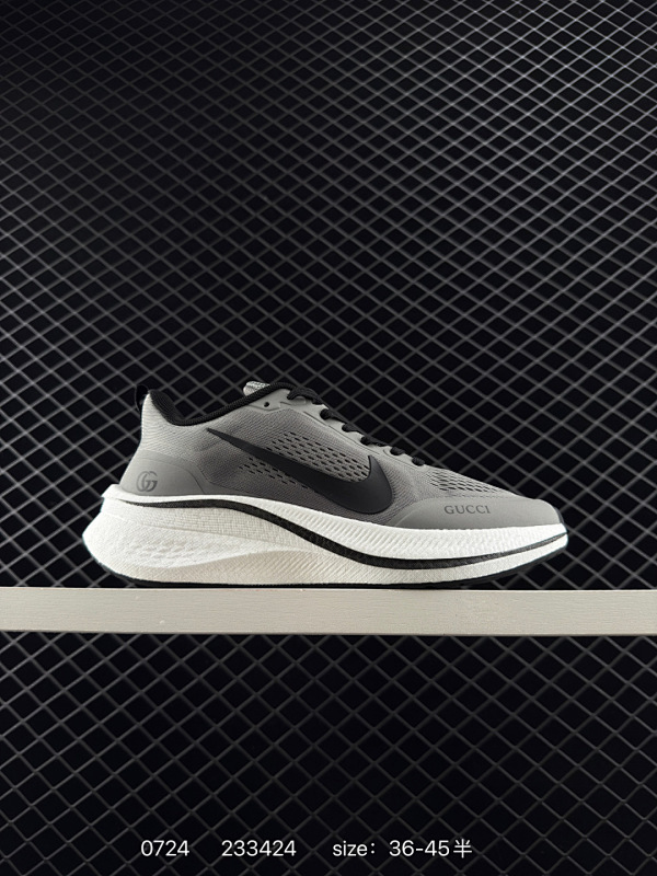 120 公司级✅Nike ‘DIY’ 耐克 登月透气缓震疾速跑鞋  在鞋底部分搭载全掌型ZOOM AIR配置 锐意革新缓震系统 缔造平稳顺畅的自然步履体验  货号:LJ7701-005 编码：2334