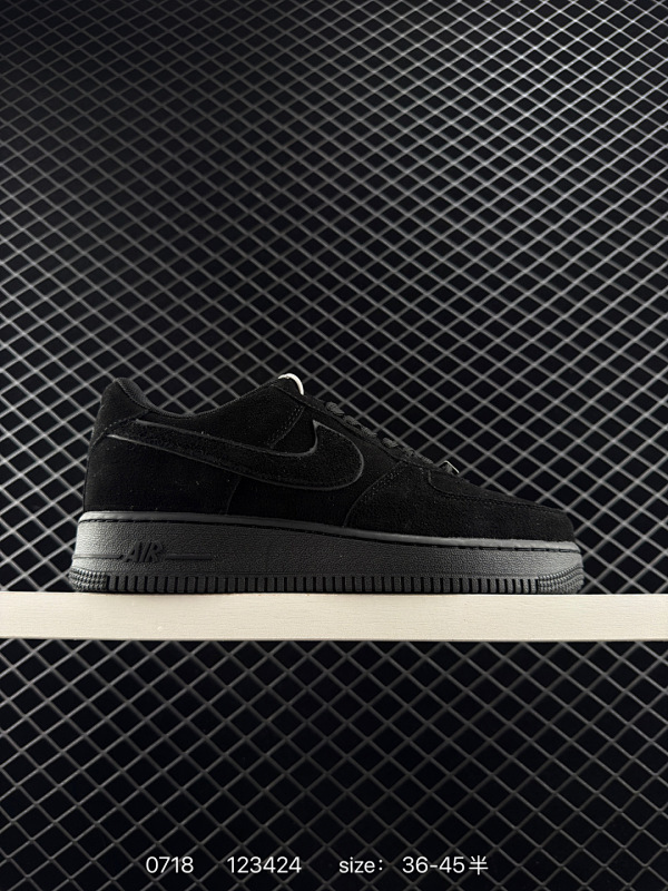 120 耐克Nike Air Force 1 Low 空军一号低帮百搭休闲运动板鞋 柔软、弹性十足的缓震性能和出色的中底设计，横跨复古与现代的外型结合，造就出风靡全球三十多年的Force 1，直到今天