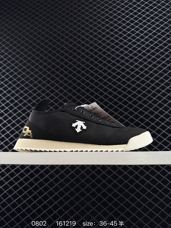 95 DESCENTE CHRON 迪桑特复古运动一脚蹬帆布鞋 透气休闲鞋 轻松方便的一脚蹬设计  搭配轻质弹性鞋底 脚感舒适  简洁的帆布鞋面设计适用于多场景穿搭   官方货号: D4231LS