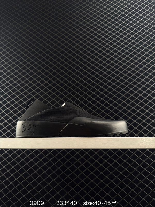 200 ArcTeryx  kragg 2025 始祖鸟新款一脚蹬两穿休闲鞋户外运动鞋袜子鞋 采用耐磨防滑鞋底 搭配3cm内增高 柔软鞋垫 上脚轻盈舒适，减震效果强悍，简约的网眼透气材料加一脚蹬设计穿