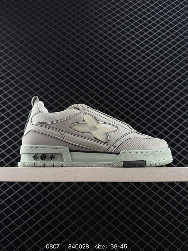 140 路易威登 Louis Vuitton LV路易威登板鞋 时尚运动鞋 潮厚底增高男鞋  舒适防滑底和百搭性霸屏整个时尚娱乐圈，细节调整完美主义！鞋面采用专柜ZP一致的牛皮，独家开模大底， 侧边采