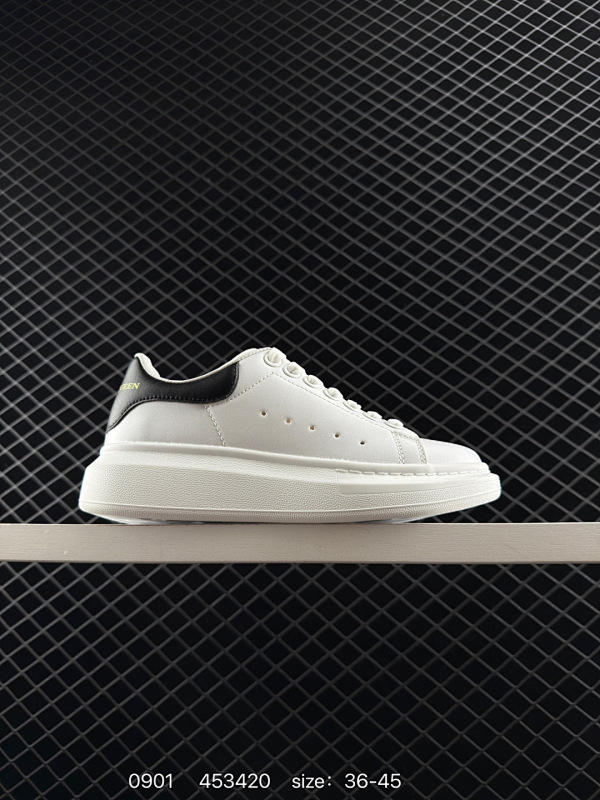 100 AlexanderMcQueen 亚历山大·麦昆MCQ 运动小白鞋 厚底增高闪尾光滑牛皮平底鞋休闲鞋 时尚男女板鞋潮运动鞋  ，火爆到大街小巷无人不知，无人不晓的境界，上脚立马显瘦显高，增高不