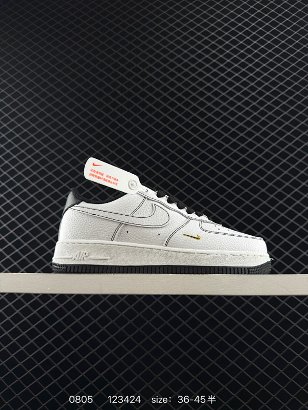 120 耐克Nike Air Force 1’07空军一号低帮百搭休闲运动板鞋。柔软、弹性十足的缓震性能和出色的中底设计，横跨复古与现代的外型结合，造就出风靡全球三十多年的Force 1。 货号:IB