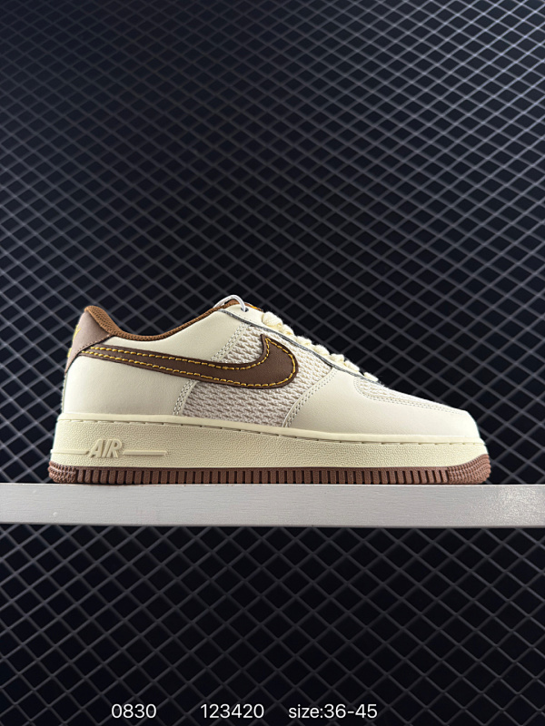 100 耐克/NIKE 耐克空军低帮板鞋            耐克Nike Air Force 1 Low 空军一号低帮百搭休闲运动板鞋。柔软、弹性十足的缓震性能和出色的中底设计，横跨复古与现代的外