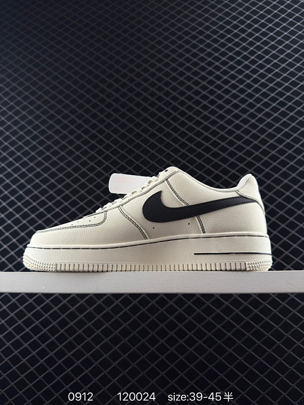 120 公司级✅耐克Nike AIR FORCE 1‘07 空军一号低帮百搭休闲运动板鞋。柔软、弹性十足的缓震性能和出色的中底设计，横跨复古与现代的外型结合，造就出风靡全球三十多年的Force 1。
