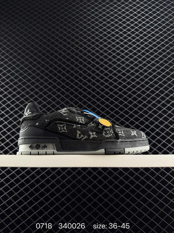 130 Louis Vuitton Trainer Sneaker Low 全新 LV 路易威登 休闲运动文化百搭板鞋！ 编码：340026 Size:如图  详情         ¥ 130