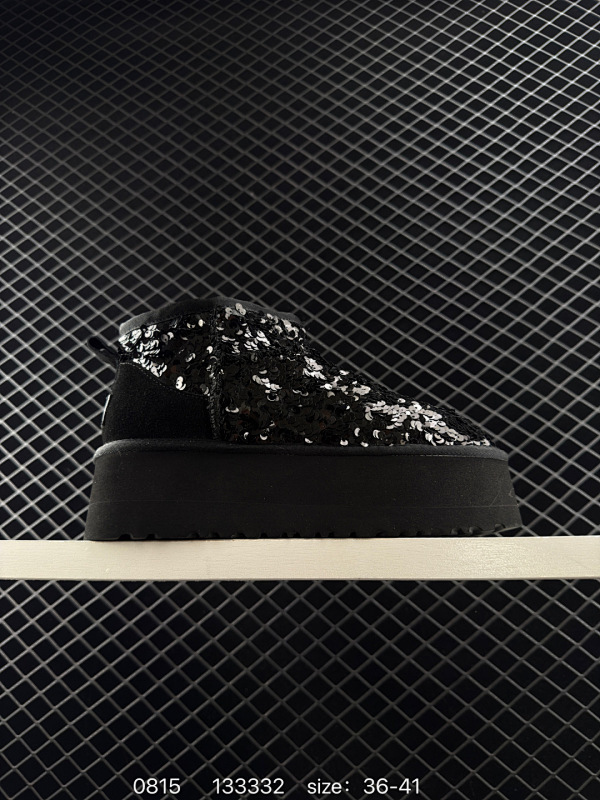 160 UGG 其他 保暖 舒适休闲 及踝 雪地靴 女款 黑色 尺码：36-41 编码：133332  详情          ¥ 160