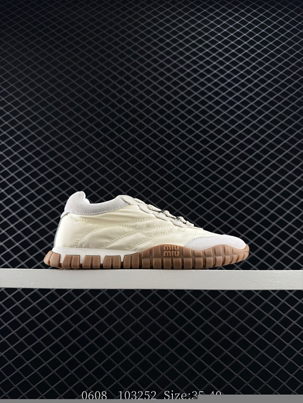 260 采用反绒牛皮革拼接头层皮饰片鞋面材质，鞋身原装高密度防刮尼龙面料,极好柔软效果，双层乳胶缓震鞋垫，外部搭配轻量EVA缓震组合橡胶防滑片装外底❗️西班牙百年皮具奢华品牌/罗意威Lo