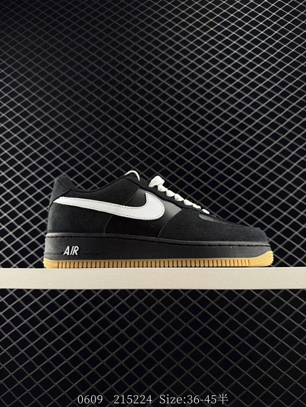 120 真标✅耐克Nike Air Force 1“07空军一号低帮百搭休闲运动板鞋。柔软、弹性十足的缓震性能和出色的中底设计，横跨复古与现代的外型结合，造就出风靡全球三十多年的Force 1。 货号