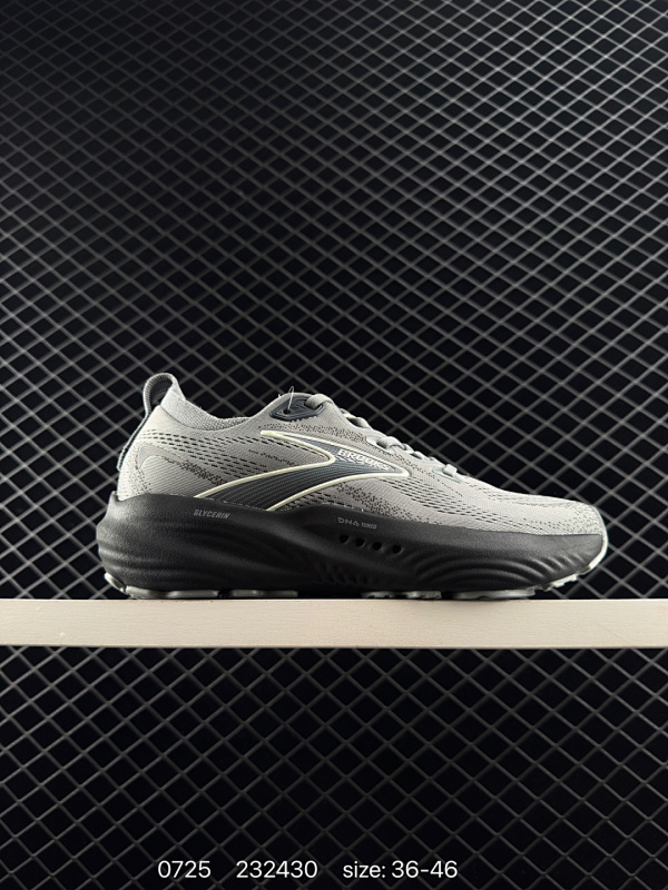 150 BROOKS布鲁克斯Glycerin 22甘油 跑步鞋男新款透气缓震支撑运动 甘油22跑鞋是布鲁克斯。甘油22拥有非常亮眼的外观设计，采用了鲜艳夺目的色彩和稳定的造型，不显浮夸，并能吸引跑者的