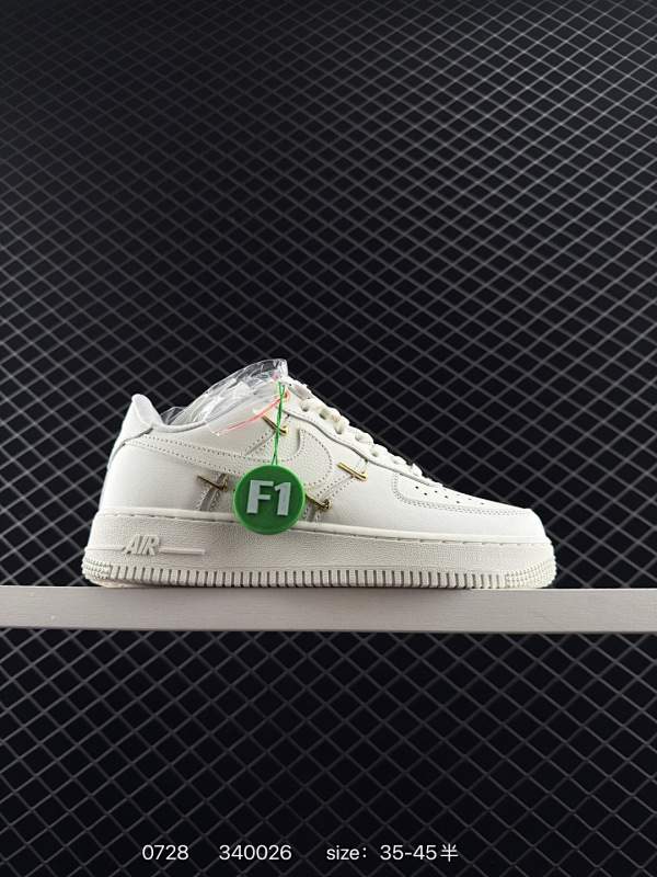 130 NIKE AIR FORCE 1‘07 原楦头原纸板 打造纯正低帮空军版型 专注外贸渠道 全掌内置蜂窝气垫  原盒配件 原厂中底钢印、拉帮完美  货号:FV3654-111 Size:35 3