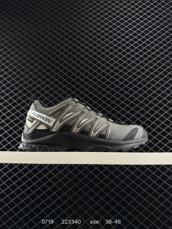 200 公司级✅SALOMON萨洛蒙 XT-QUEST 探索者系列户外越野跑鞋 鞋面采用SENSIFIT贴合技术 全方位贴合包裹脚型 鞋跟部鞋底牵引设计 提供强大的抓地性能 更适应野外崎岖不平的道路