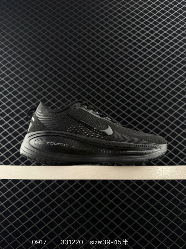 100 公司级✅NK Air Zoom Vomero 18 轻便舒适公路跑步鞋 HM6803-001 质感柔软 弹力充沛 助力一路畅跑 乐享不停 厚实泡绵缔造舒适的回弹效果 铸就出色跑步表现 该鞋款轻