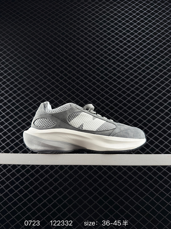 160 ✅New Balance Warped Runner UWRPOMOB 复古休闲运动慢跑鞋，破坏解构做旧，步态稳定。NB T-Beam大底提供足步弓支撑，解构皮革。衬垫织物鞋面鞋材，后跟搭载外