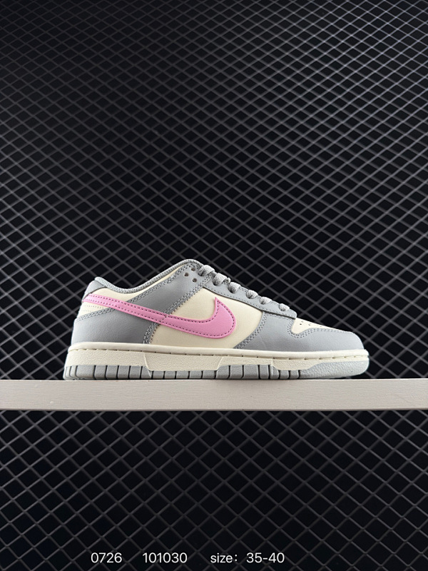 150  dunk 白粉色 nike sb dunk low next nature 复古低帮休闲运动滑板板鞋。采用脚感柔软舒适zoomair气垫，有效吸 收滑板等极限运动在落地时带来的冲击力，为街头