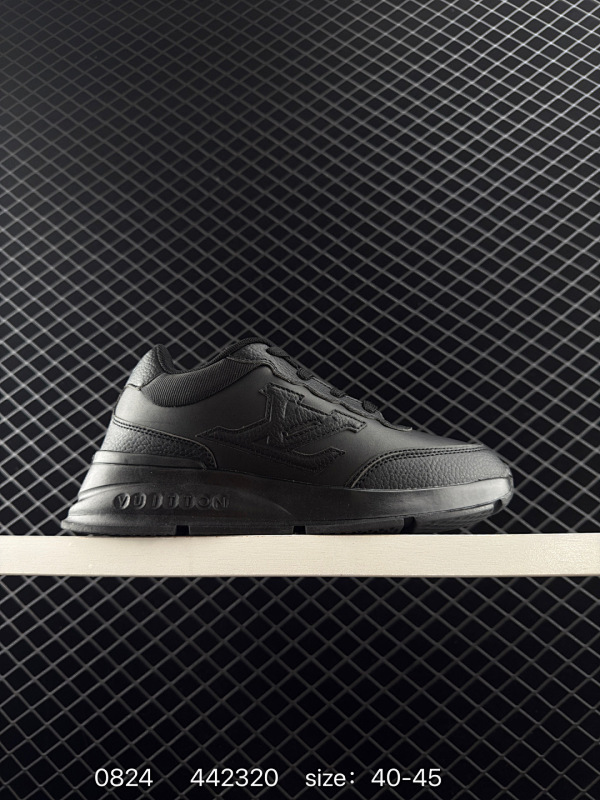 100 Louis Vuitton  Classic LV路易威登板鞋 小白鞋系列  舒适轻泡大底和百搭性霸屏整个时尚娱乐圈  细节调整完美主义 鞋面采用进口头层小牛皮 独家开模轻泡大底 侧边采用3D