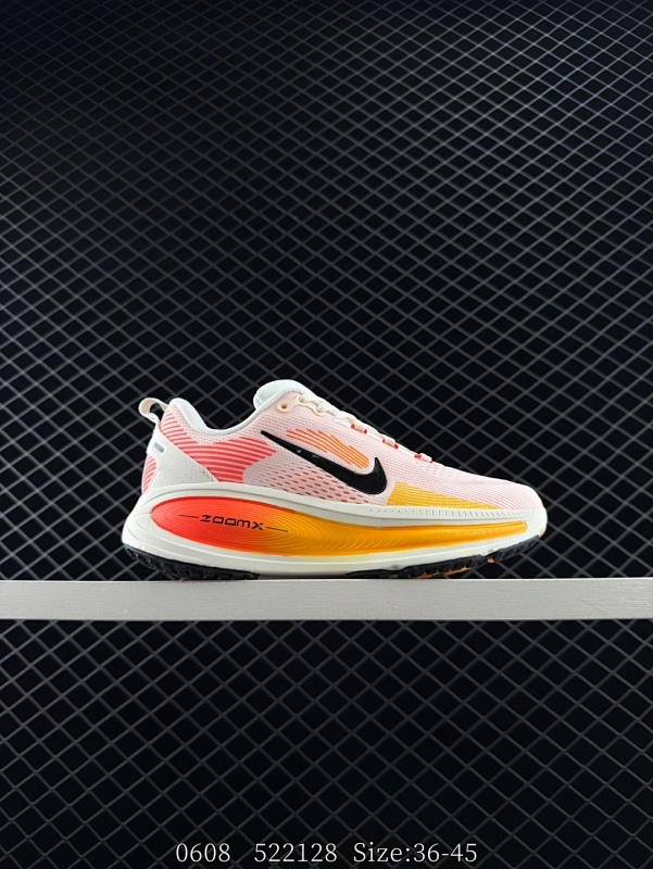 140 公司级✅Nike VOMERO 18 耐克 舒适减震防滑 低帮跑步鞋 全掌ReactX泡绵中底 前掌和后跟还配备了Air Zoom气垫单元 据说跑起来更快更舒适哦 这次最大的升级点 首次引入了