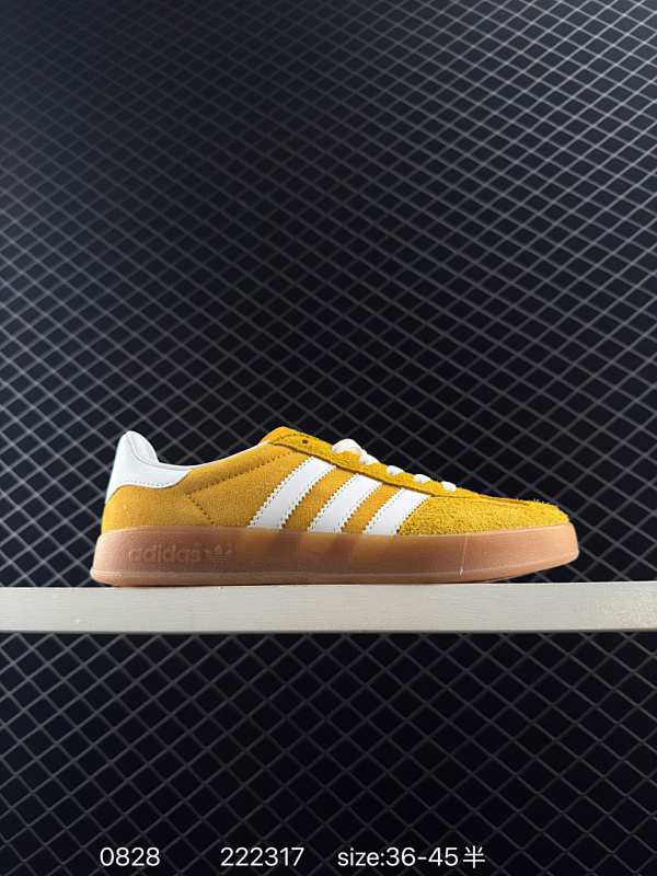 85 Adidas/阿迪达斯 德训系列 采用翻毛皮鞋面材质，内环保可再生海玻璃鞋垫，外置RB耐磨防滑橡胶大底❗️将复古进行到底，阿迪达斯Adidas Gazelle Indoor Trainers 羚