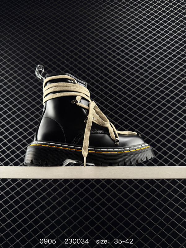 170  Dr martens杨幂同款秋冬拼接马丁靴 新款 固特异增高马汀博士  经典1460马丁靴为设计蓝本  鞋面材质整体用两种材质拼接光滑耐磨的同时 提升鞋靴层次感  金属鞋勾凸显硬核造型风格