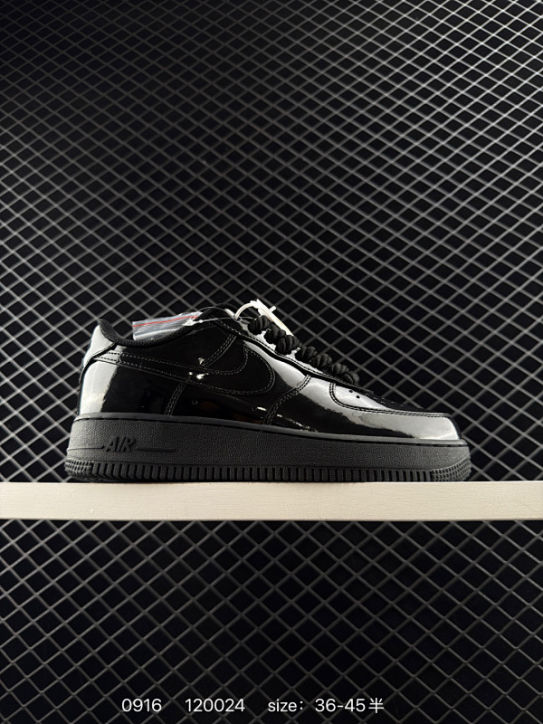 120 公司级✅耐克Nike AIR FORCE 1’07空军一号低帮百搭休闲运动板鞋。柔软、弹性十足的缓震性能和出色的中底设计，横跨复古与现