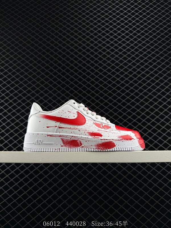 140 公司级✅耐克Nike Air Force 1“07空军一号低帮百搭休闲运动板鞋。柔软、弹性十足的缓震性能和出色的中底设计，横跨复古与现代的外型结合，造就出风靡全球三十多年的Force 1 货号