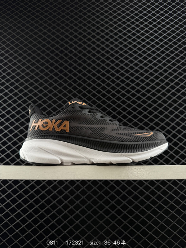 105 小红书推荐HOKA M CLIFTON 9 全新配色 这个品牌来自于新西兰的毛利语，HOKA表示大地，ONE ONE表示飞越，连起来就是飞越地平线，ONE ONE不是读作“万万”，正确读法是“