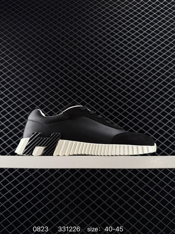 130 爱马仕愛馬仕爱hermes炸街男神运动鞋 彰显盎然活力,轻快自在,呈现休闲都市风范#今日宝藏百搭休闲板鞋  Herme#爱马仕运动鞋  #宝藏百搭休闲德训鞋  #hermes爱马仕 编码：33