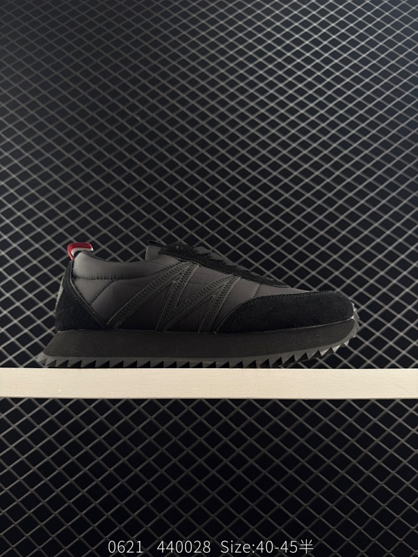 140 Moncler盟可睐 Pacey 麂皮 圆头系带 低帮 生活休闲鞋 MONCLER (盟可睐)是一个以专业户外运动装备起家的服饰品牌，旗下产品以羽绒服为主。MONCLER，是小镇Monesti