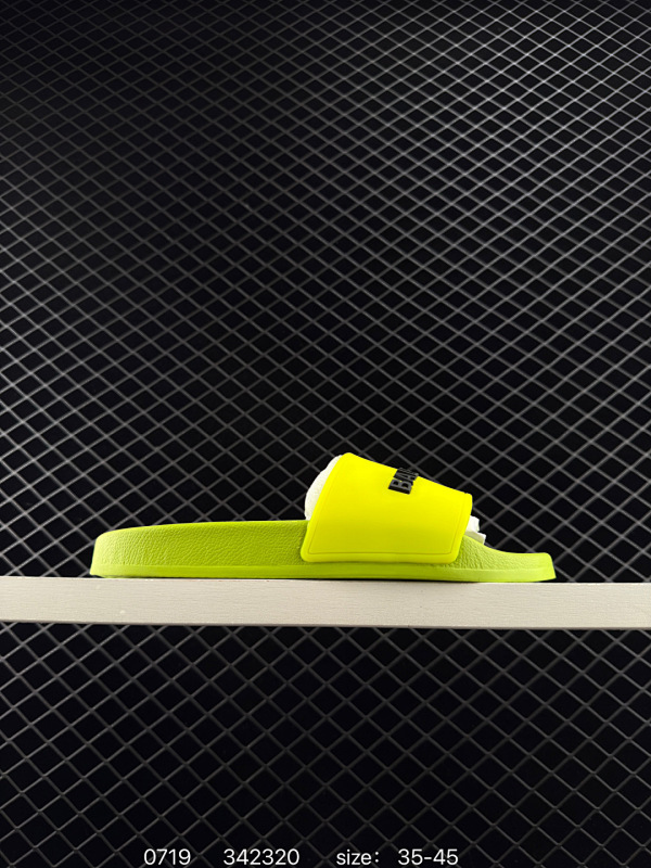 100 Balenciaga 巴黎世家拖鞋  原鞋购入开发 官方正确版  原装级头层牛皮  1:1裁剪  鞋面3D打印logo 凹凸感明显  原版一致细节  尺码：如图 编码：342320 全文  详