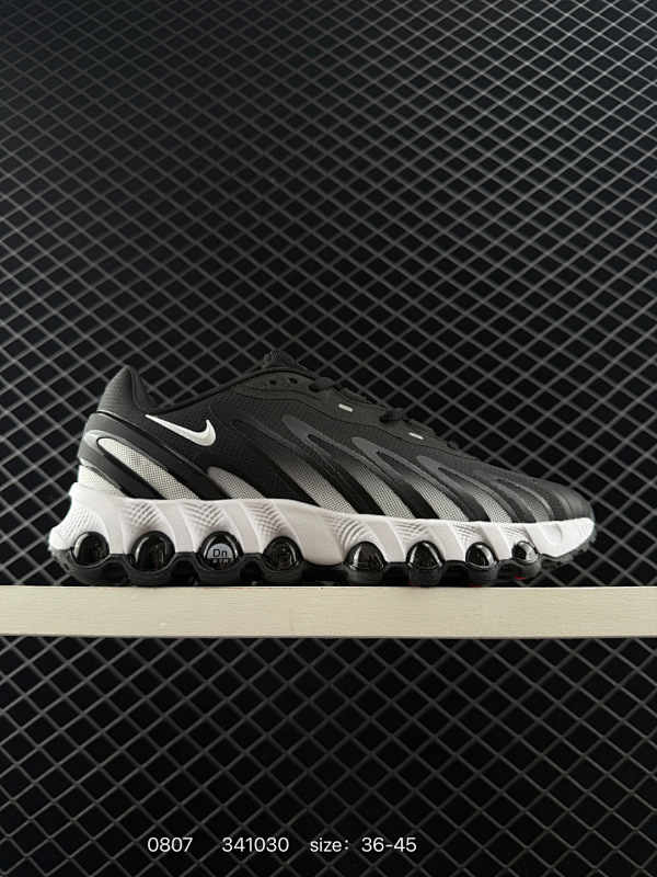 150 Nike Air Max DN8耐克2024全新气垫跑鞋 #全新鞋款在同侧采用了八个圆柱仓式的设计 不仅有防滑耐磨性功能 还搭配了周围一圈柔软的泡棉材质 提供全新的复合脚感八成还是泡棉脚感 官