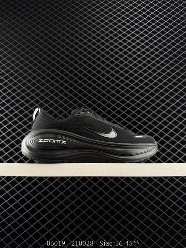 140 Nike Vomero Plus 时尚舒适 网布防滑耐磨 低帮跑步鞋  货号：HV8150 001 尺码：36-45带半码 编码：210028  详情          ¥ 140