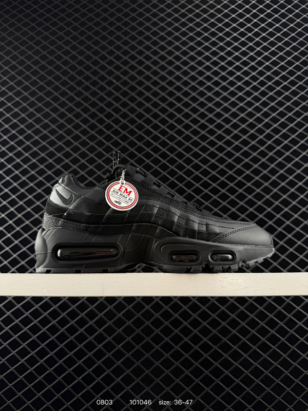 230 耐克NIKE Air Max 95 潮流百搭 气垫缓震慢跑鞋 Air Max95采用了两个独立的吹塑成型的Air-Sole单元并首次在前掌使用可视化气垫设计 Swoosh logo被当作一个标
