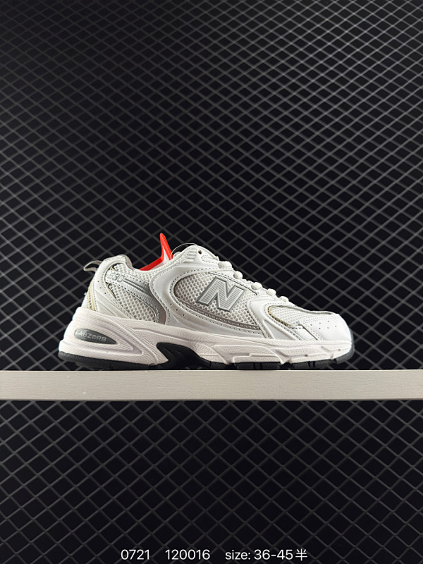 80 New Balance 530 复古跑鞋 小红书爆款  这双鞋确实是NB家经典复古款式之一，以全新科技诠释，成功打造530鞋款，鞋面在保持530基本线条和片层结构的同时，采用更为简洁、流畅的设计