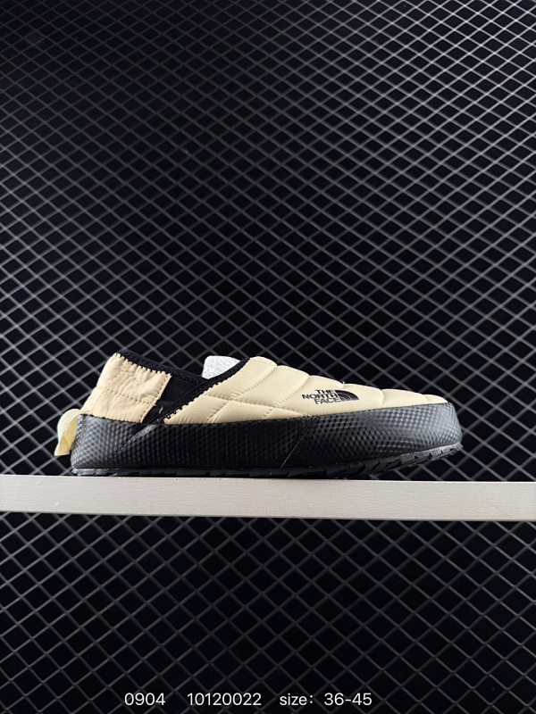 110 W TheRMobaLL 北面 休闲秋冬保暖绒毛 户外保暖棉鞋一脚穿懒人鞋 一脚蹬鞋口带滚边收口和弹力接片设计 方便快速穿脱 还可踩踏穿着 舒适惬意 自在切换 内置柔滑抓绒衬里触感细腻柔软 穿