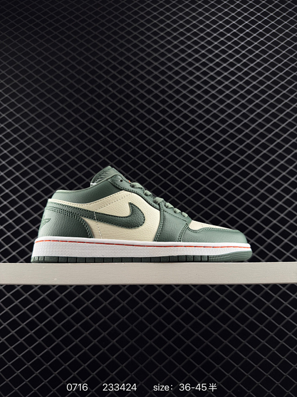 120 【真标】耐克 乔丹Air Jordan 1 Low AJ1 乔1 乔丹1代aj1 低帮复古文化休闲运动篮球鞋。从1985 年面世的元年款汲取设计灵感，采用简洁大方的经典外观，熟悉中带一抹新颖。