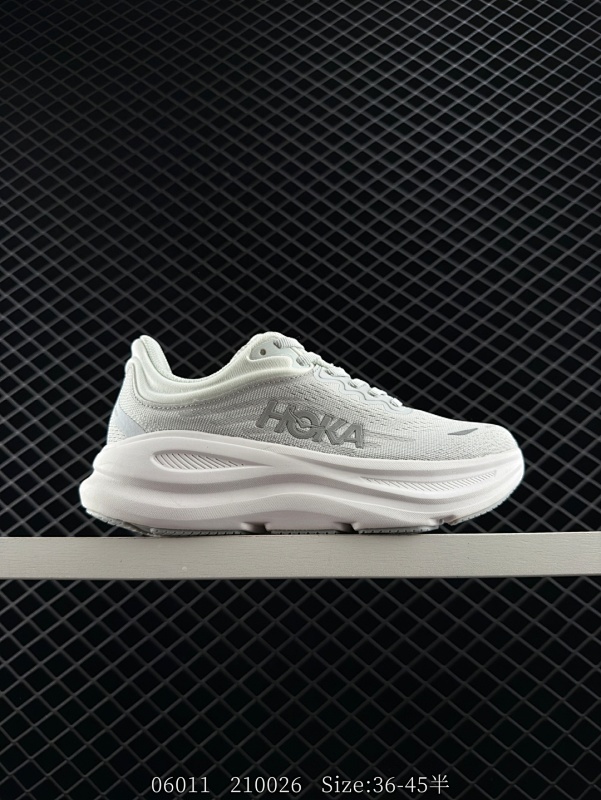 130 小红书推荐HOKA W BONDI 9全新配色 这个品牌来自于新西兰的毛利语，HOKA表示大地，ONE ONE表示飞越，连起来就是飞越地平线，ONE ONE不是读作“万万”，正确读法是“欧尼欧