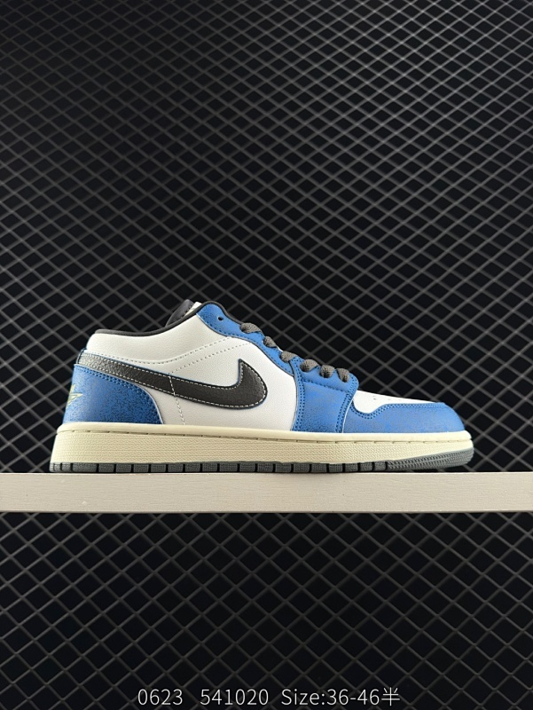 100 Air Jordan 1 Low "Flight Vintage" 低帮 小野比利联名 AJ1 乔丹1代 aj1 乔1 低邦 做旧蓝白黑 乔丹篮球鞋系列 鞋款整体蓝白黑为主色调，鞋身采用白色皮