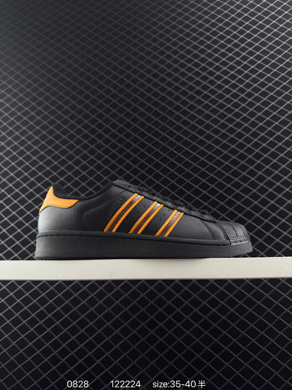 120 阿迪达斯Adidas Originals Superstar 贝壳头经典百搭休闲运动板鞋。 70年代诞生之初SUPERSTAR就定位于低帮篮球鞋，由于贝壳头的包裹性获得NBA球员魔术师的青睐，