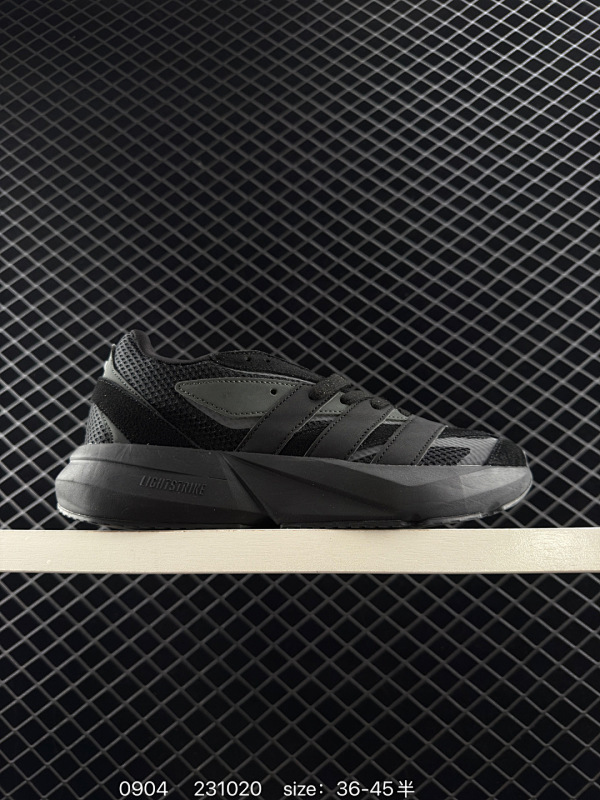 100 Adidas/阿迪达斯 男鞋真标半码制，升级原楦原纸版开发版型，采用长绒翻毛皮组合网织布鞋面材质，中底搭载Lightstrike高密度发泡避震科技，外搭橡胶橡胶防滑底片❗诠释自在竞速美学与休闲