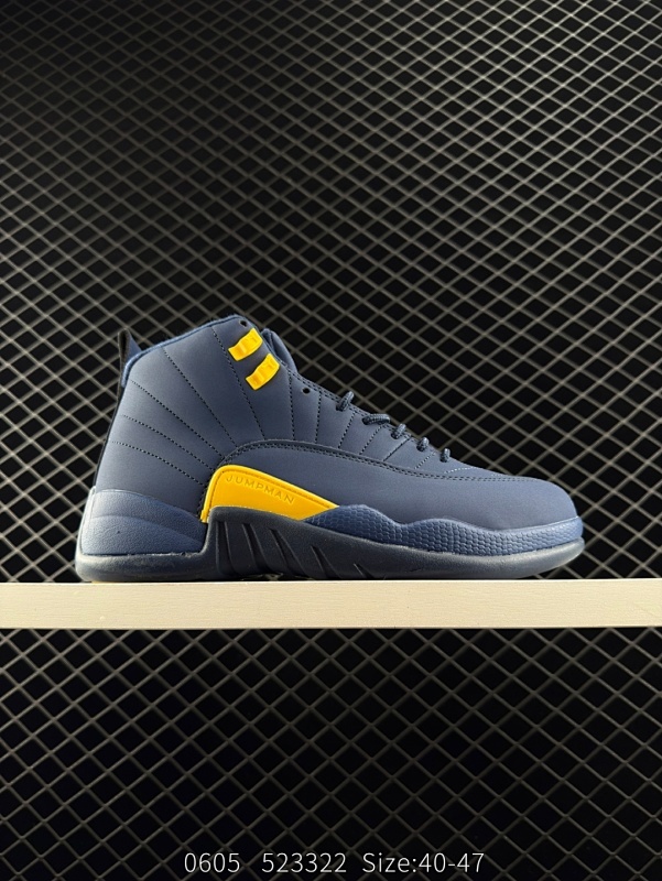 110 Air Jordan 12 Retro "Dark Grey" 高帮 酷灰色 AJ12 乔丹12代 aj12 乔12 高邦 酷灰 乔丹篮球鞋系列 整双鞋采用灰色麂皮打造，辅以灰色内衬呈现，鞋头