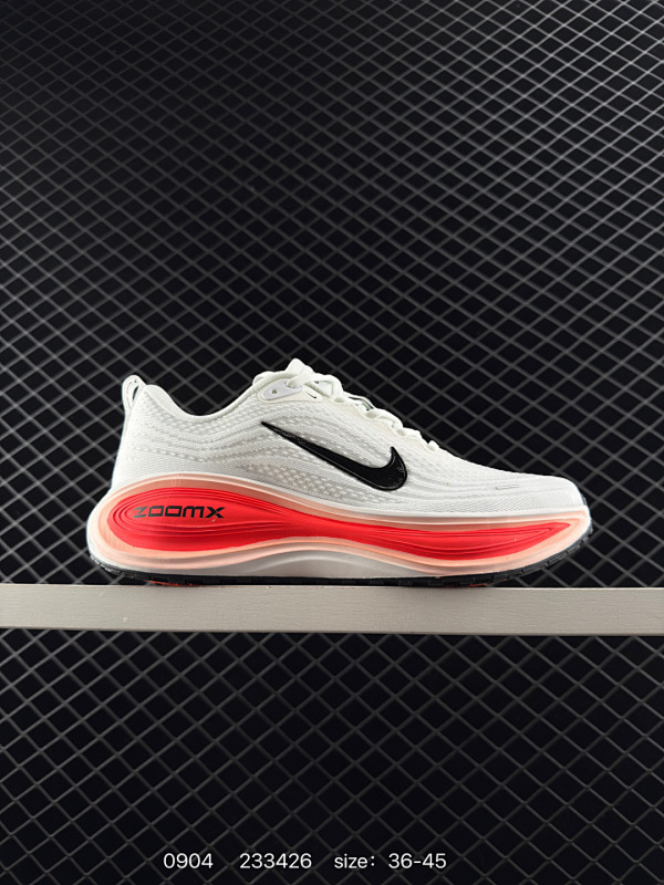 130 Nike VOMERO PLUS 耐克 舒适减震防滑 低帮跑步鞋 全掌ReactX泡绵中底 前掌和后跟还配备了Air Zoom气垫单元 据说跑起来更快更舒适哦 这次最大的升级点 首次引入了Re