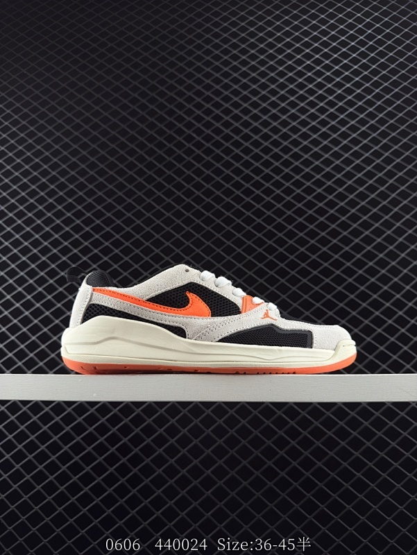 120 耐克 乔丹 NIKE Jordan 男女篮球鞋 JORDAN CMFT ERA 运动鞋，作为运动休闲款式，外观上延续了复古韵味，鞋面质感层次丰富。  货号:  HJ6777 018 尺码: