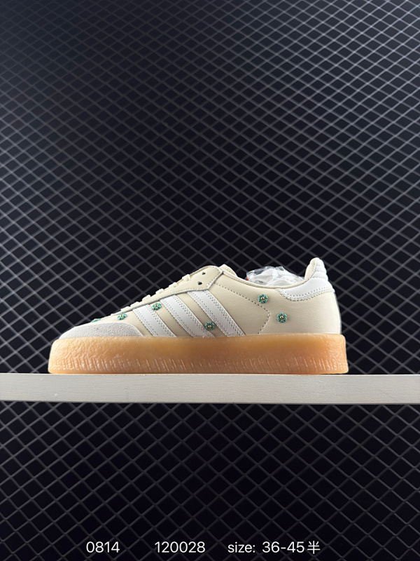 140 阿迪达斯 德训鞋 ADIDAS ORIGINALS SAMBA OG SHOES 经典运动鞋小白鞋「T头鞋」 彰显休闲摩登风情的时尚经典鞋。它诞生于50年代的足球场，随后走向街头和秀场。adi