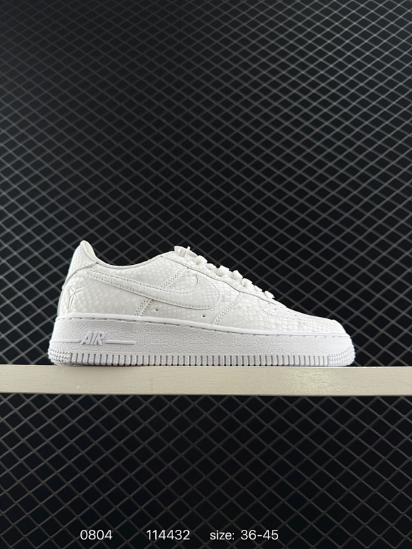 160 耐克 Nike Air Force 1 '07 Low 空军一号含气垫 小白鞋 低帮百搭厚底增高休闲运动板鞋。柔软、弹性十足的缓震性能和出色的中底设计，横跨复古与现代的外型结合，造就出风靡全球